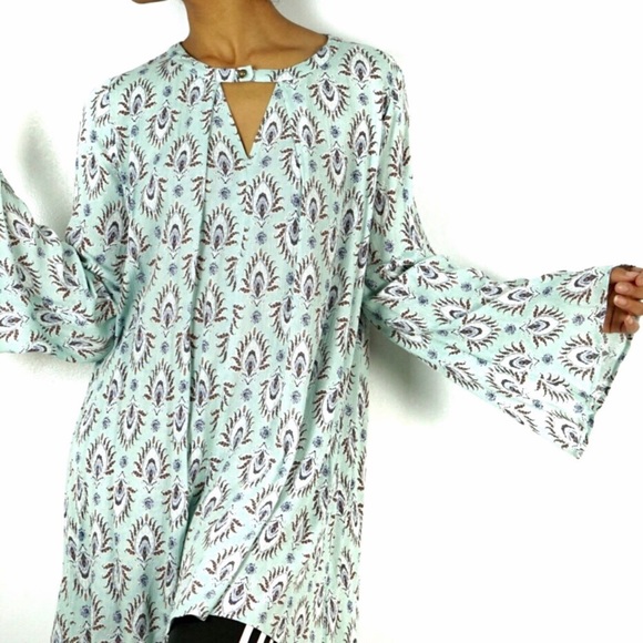 Forever 21 Tops - Forever 21 Blue Bell Sleeve Boho Keyhole Tunic Top